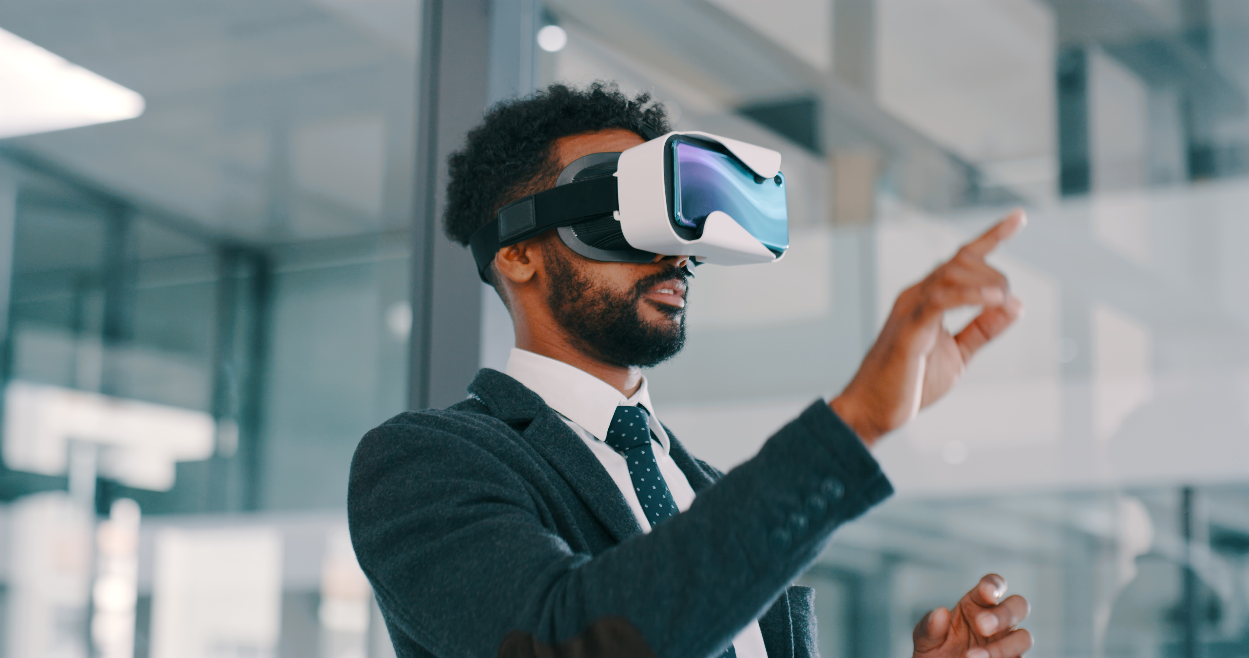 Virtual Reality Investment: Exploring 18% CAGR Growth